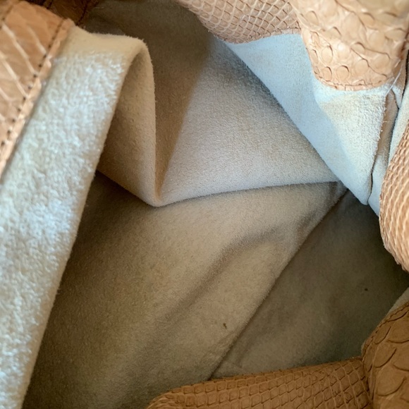 BOTTEGA VENETA snake skin bag. Great condition. Beautiful Bag. - Picture 13 of 14